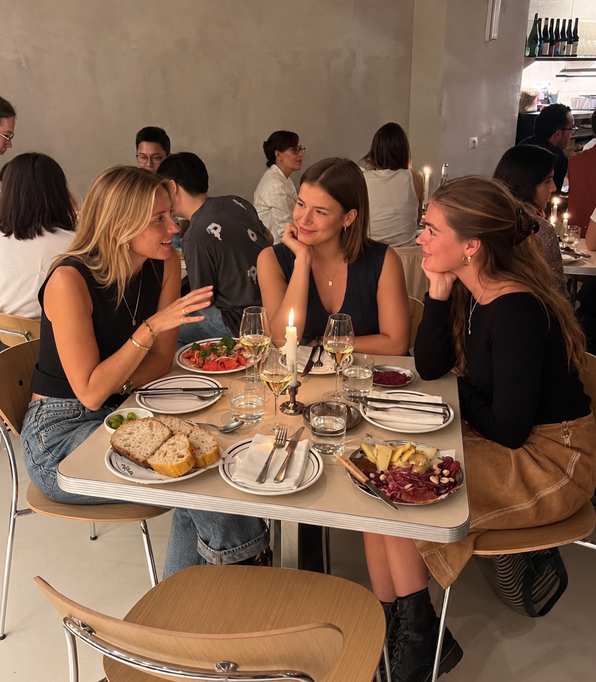 Berlin, Schöneberg / Tiergarten | In their 20s | Friday, November 27